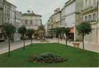 CPSM.  SAINT JEAN D'ANGELY. LA PLACE ET LA FONTAINE DU PILORI. DATEE 1987. - Saint-Jean-d'Angely