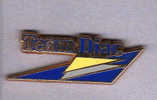 Pin's  Automobiles  RENAULT, TEAM  DIAC  Gris Et Jaune Pâle  Arthus  BERTRAND - Renault