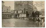 CPA 75.-PARIS 15e.-GRENELLE.-Déménagement Des Habitants Rue Violet.-CRUE DE LA SEINE 1910.-Inondations.-MOD 244 - District 15