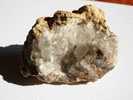 CALCITE LIMPIDE  DE PAU SUR POUDINGUE 9 X 7 CM - Mineralien