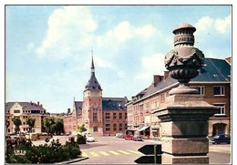 NIVELLES GRAND'PLACE ET PALAIS DE JUSTICE-AUTOMOBILES - Nijvel