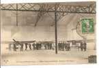 18 - CAMP D´AVORD - Ecole Militaire D´ Aviation - Intérieur D´un Hangar - Animée :   Soldats Devant 3 Avions  Pub - Avord