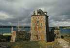 CPSM.  CAMARET. TOUR VAUBAN. FORT QUI DEFENDIT LE PORT LORS DEBARQUEMENT DES ANGLAIS EN 1694...DATEE 1967.DENTELLEE. - Camaret-sur-Mer