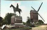 Cassel  - La Statue Du Maréchal Foch Et Le Vieux Moulin - Cassel