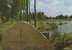 CPSM. AILLY SUR NOYE. MONUMENT EN HOMMAGE AU FONDATEUR DU PLAN D'EAU : WILLIAM. HENRI CLASSEN. - Ailly Sur Noye