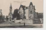 53.028/ GORRON - Place Des Halles Et Vue De L'église - Gorron