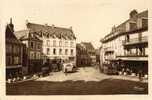 12 - AVEYRON - LAGUIOLE - PLACE Du CENTRE - EPICERIE - CAFE - HOTEL - AUTOBUS - Laguiole