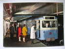PARIS  RAME SUR PNEUMATIQUES EN STATION - Subway