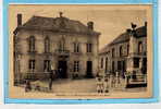 BEUVRY -- La Mairie Et Le Monument Aux Morts - Beuvry