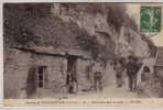 ENVIRONS DE VOUVRAY HABITATIONS DANS LES ROCHERS - Vouvray