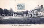 Cpa Chaulnes (80) Hotel De Ville Et Grande Place , Petite Animation ,  1905 ? - Chaulnes