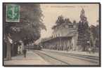 18 SAINT AMAND MONTROND - La Gare, Animée, Train Entrant En Gare, Voyagé 1908, Ed Nelles Galeries - Saint-Amand-Montrond