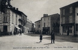 AULNAY De SAINTONGE - Place Et Rue De La Porte Saint Jean - Commerces - Coiffeur - Quincaillerie - Aulnay