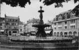 23.GUERET.  LA FONTAINE. PLACE BONNYAUD.  Credit Lyonnais;voitures . - Guéret