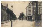 PITHIVIERS  --  Avenue De La République - A Droite: Le Garage Molvault  -  à Gauche : L'Ecole St-Grégoire - Pithiviers