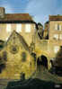 Carte Postale 46.  Gourdon-en-Quercy   La Chapelle Et La Porte Du Majou  Trés Beau Plan - Gourdon