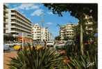 CPM De Canet-Plage   La Place Et L’Avenue De La Méditerranée - Canet Plage