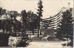 92 . CHATENAY-MALABRY . 2 CPSM . Le Pressesencé Et La Demi Lune, Square Henri Sellier . - Chatenay Malabry