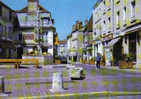 Carte Postale 89.  Saint-Florentin  Place Des Fontaines Trés Beau Plan - Saint Florentin