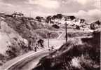 76 - Mesnil-Val - La Descente à La Plage Et Les Villas - Mesnil-Val