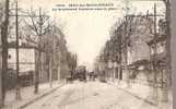 Issy Les Moulineaux - Le Boulevard Voltaire Vers La Place - Issy Les Moulineaux