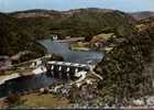 CPSM.  ARGENTAT. VUE AERIENNE . BARRAGE DU SABLIER DANS LE FOND LE LAC DU GIBANEL ET SON CHATEAU. DATEE 1969. DENTELLEE. - Argentat