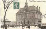 C.P. A   (  IVRY -sur- SEINE  "  Hôtel De Ville Et Kioque "plan Animé,- Prise De Vue Rare ) - Ivry Sur Seine