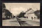 18 LA GUERCHE - La Gare, Entrée Du Train, Animée, Ed. Léaument, Voyagé En 1916, Tampon Vaguemestre - La Guerche Sur L'Aubois