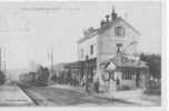 89 )) SAINT JULIEN DU SAULT , La Gare, Poulain Rocher édit, ANIMEE Vue Intérieure Avec Train - Saint Julien Du Sault