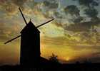 CPSM. BRETAGNE. CREPUSCULE SUR LE VIEUX MOULIN. - Tegenlichtkaarten, Hold To Light