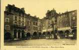 12 - VILLEFRANCHE De ROUERGUE - PLACE NOTRE DAME - BOUCHERIE - CHAPELLERIE - Edit. Bazar Du Lot - - Villefranche De Rouergue