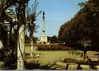 CPSM.  CARMAUX .  PARC DE LA SERINIE ET LE MONUMENT AUX MORTS. - Carmaux