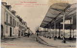 RABASTENS SUR L´ADOUR - La Mairie Et La Halle. Place Centrale - Rabastens De Bigorre