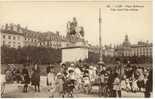 Carte Postale Ancienne Lyon - Place Bellecour. Coin Favori Des Enfants - Attelage à Ane - Lyon 2