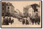 29 GUILVINEC, La Place, Procession Bénédiction De La Mer, Belle Animation, étendards, -266- Dos 1900 Vierge, Bon état - Guilvinec