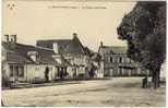 Carte Postale Ancienne Thaumiers - La Place, Côté Ouest - Ecoles - Avord