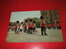 CPSM  1972  ANGLETERRE LONDON-CORPS OF DRUMS 1ST BATTALION IRISH GUARDS IN THE FORECOURT OF BUCKINGHAM PALACE WITH SHAUN - Buckingham Palace