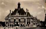 CPA.  ANIMEE.RETHEL. L'HOTEL DE VILLE RECONSTRUITE APRES 1918. ANNEE 40. DENTELLEE. - Rethel