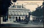 15 MAURIAC, Hôtel De Ville Et Monument Aux Morts Guerre 14-18, Ed Dupuy, Dos Div.vierge - Mauriac