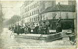 CPA Ivry - Inondation 1910 - MM. Fallières, Briand, Millerand, Lépine Se Rendent En Bateau Dans La Ville - Rare ! - Ivry Sur Seine