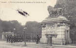 Laeken L'Entrée Principale Du Château Et La Garde Royale - Laeken