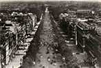 Paris... En Flanant. Avenue Des Champs Elysées (1951) Vue Aérienne - Champs-Elysées