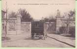 VAL DE MARNE.FRESNES.ETABLISSEMENT PENITENTIAIRE ENTREE D UNE VOITURE CELLULAIRE - Fresnes