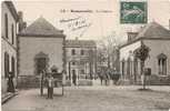 C . P . A   (  ROMORANTIN  " La Caserne " Belle Animation Attelages- Carte Comme Neuve ) - Romorantin