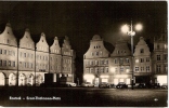 - ALLEMAGNE ..ROFTOCK...Place ERNST THÄLMANN La Nuit+++Veilles Voitures+++ - Rostock