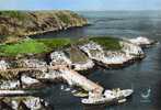 29 En Avion Au Dessus De L'ILE D´OUESSANT L´enez Eussa Au Debarcadere Et La Pointe Du Stiff - Ouessant