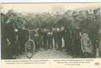 VIC-sur-AISNE - Officiers Français Rapportant Des Casques D'officiers Allemands Tués à La Bataille - Vic Sur Aisne