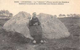 LOCRONAN..  Pierre Sacrée Des Druides Donnant Les Joies De La Maternité Aux Femmes Stériles - Locronan