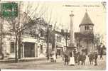 33 -   PESSAC  - L´Hôtel De Ville Et L´Eglise - Animée : Les Enfants Posent En Compagnie Du Boucher Et Du Garçon De Café - Pessac