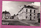 BRULON : Place Albert Liébault Et La Mairie, Monument Aux Morts - Brulon